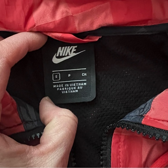 Nike Windrunner Jacket Checkered Red And Black NSW Size small - Picture 9 of 12